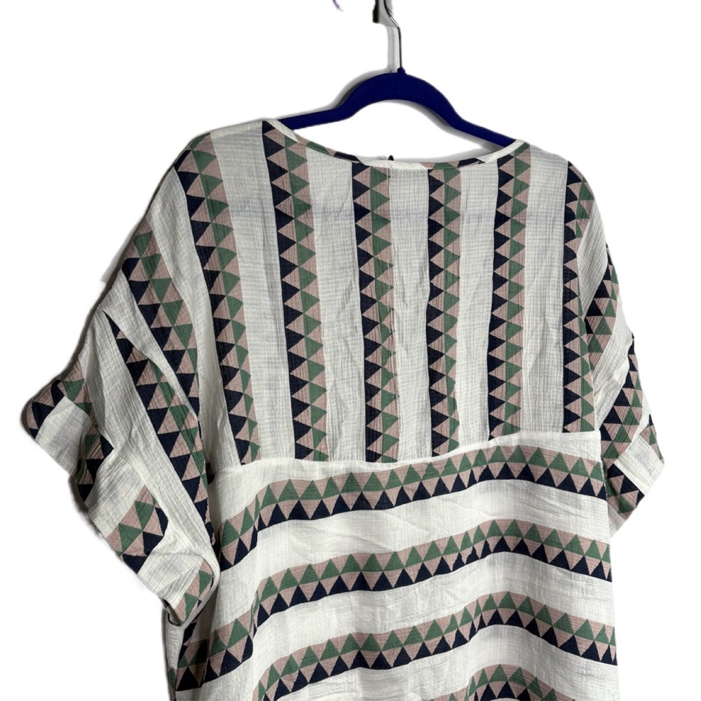 Geometric Patterned Women's Top - Picture 6 of 11